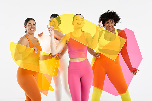 Tecidos Inteligentes e Cores Vibrantes Dominam as Tendências de Moda Fitness em 2025
